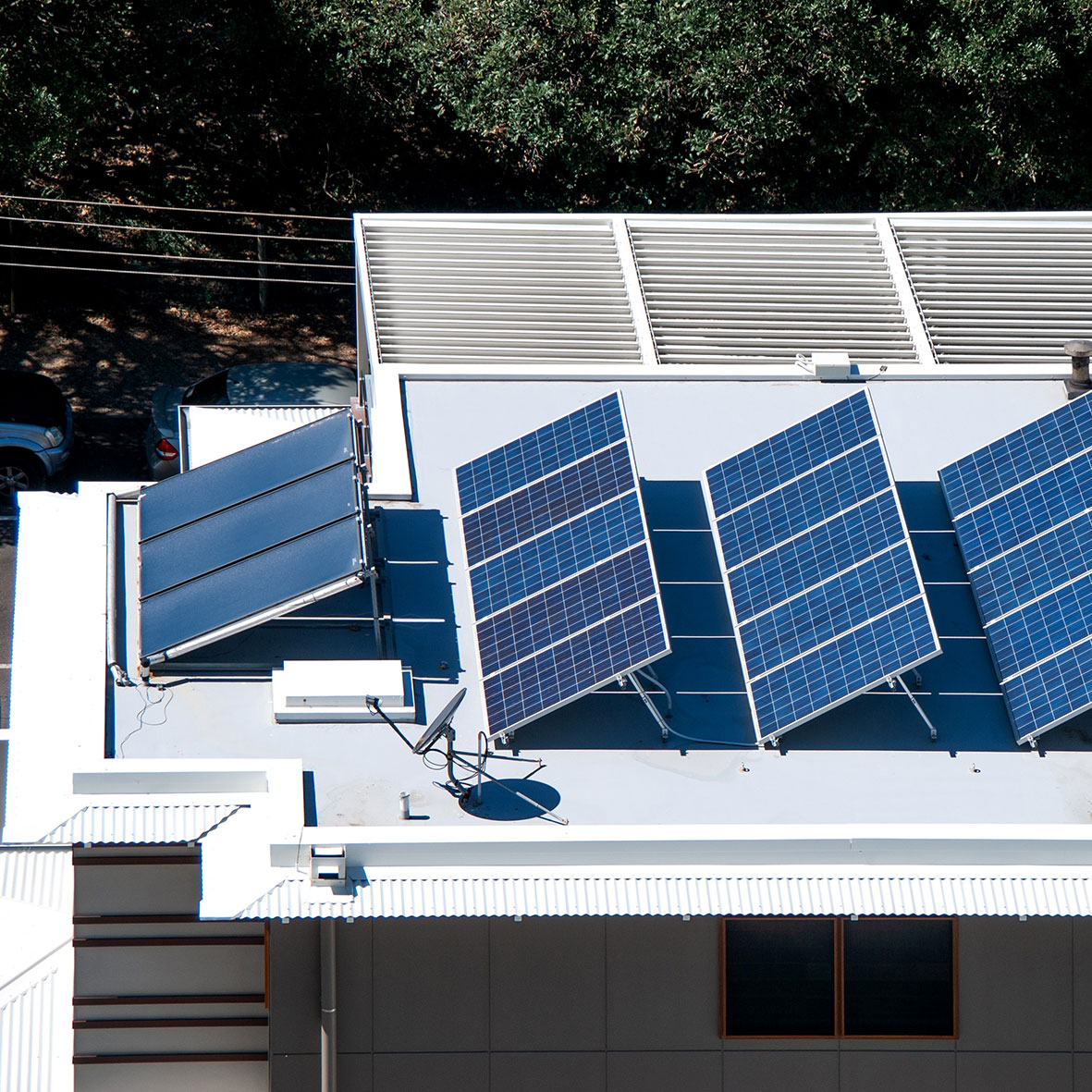 web-solar-panels-on-the-roof-of-a-house-2022-11-03-08-16-33-utc